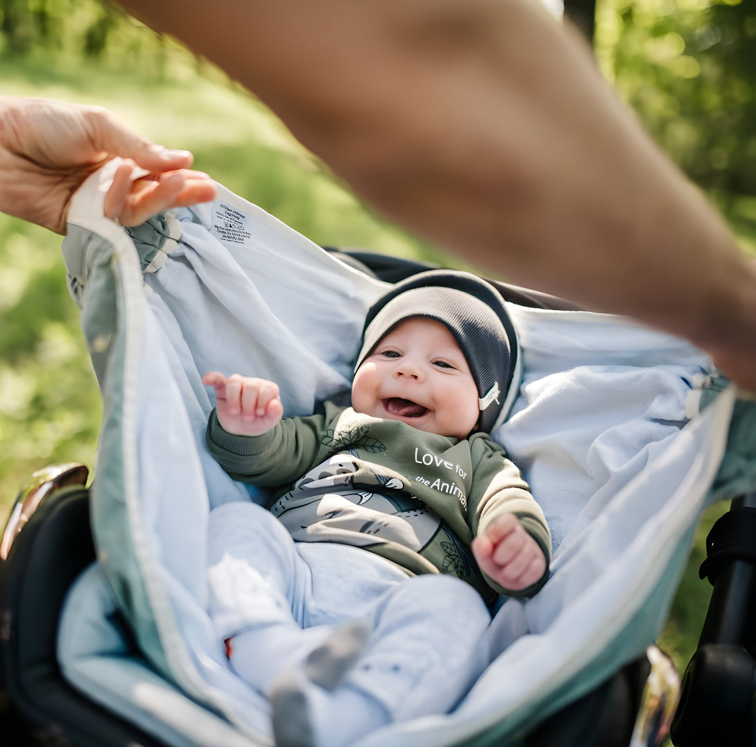 Snugglebundl Bumble in Gruen Baby Hebe- und Wiegetuch Bio Baumwolle 