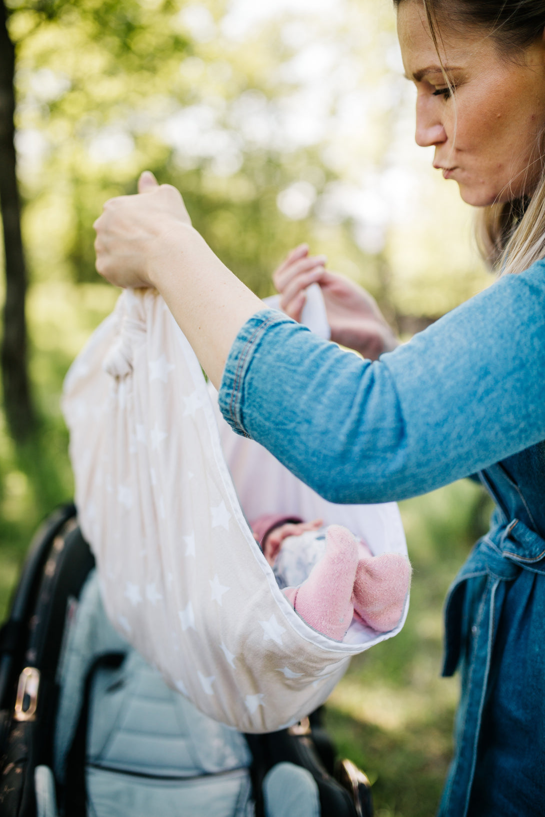 Snugglebundl Baby Hebe- und Wiegetuch Bio Baumwolle Multifunktionstuch fuer Hebammen